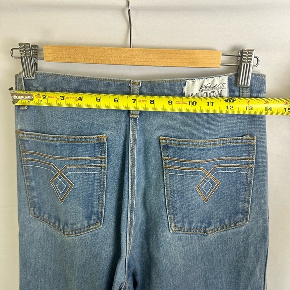 👖 Vintage Wide-Leg Denim Jeans with Unique Embellishments - Made in Hong Kong - Picture 13 of 15